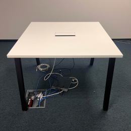 Stół z mediaportem