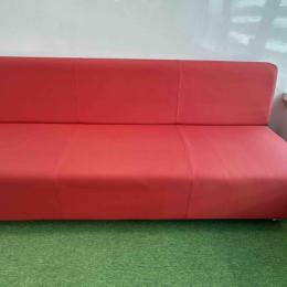 Używana sofa czerwona biurowa Bejot Quadra recepcyjna