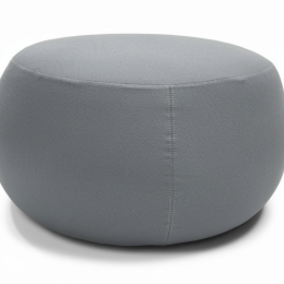 Używana pufa Arper jasno niebieska 90 cm