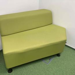 Używana sofa  pufa zielona 138 x 83 marki Bejot