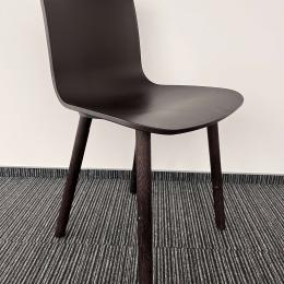 Krzesło kuchenne Vitra  brązowe,  nóżki drewniane brązowe