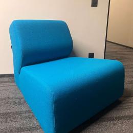 Fotel niebieski duży