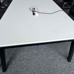 Stół konferencyjny z mediaportem 140x120 biały