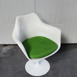 Krzesło plastikowe z poduszką