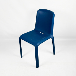 Krzesło plastikowe niebieskie