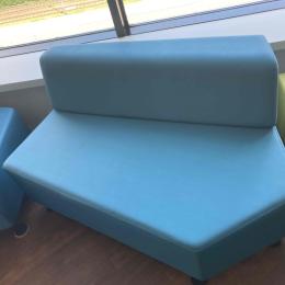 Sofa niebieska 138 x 83 fotel