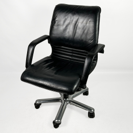 Krzesło konferencyjne regulowane na srebrnych nogach