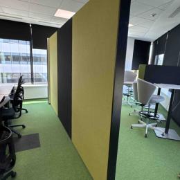 Free standing panel black and green L