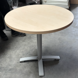 Stolik jasne drewno ⌀ 80 cm na metalowej nodze