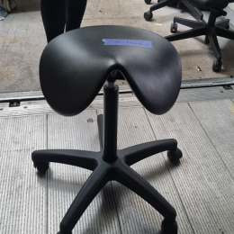 Krzesło tpyu koziołek