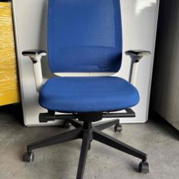 Fotel biurowy Steelcase P466_WORK_1 niebieski
