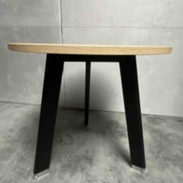 Stół okrągły blat drewnopodobny, czarne metalowe nogi, średnica 80 cm