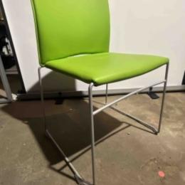 Używane krzesło konferencyjne Ariz 570V Profim zielone