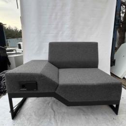 Używana sofa Belong Vank lewa, szara, z gniazdkiem