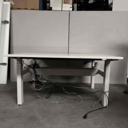 Używane biurko elektryczne 120cm Steelcase Up&Down Bench białe, regulowana wysokość