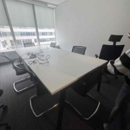 Stół konferencyjny z mediaportem biały 280