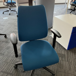 Krzesło biurowe  z zagłówkiem