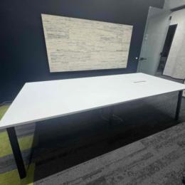 Stół konferencyjny z mediaportem 280