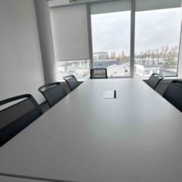 Stół konferencyjny z mediaportem biały 220